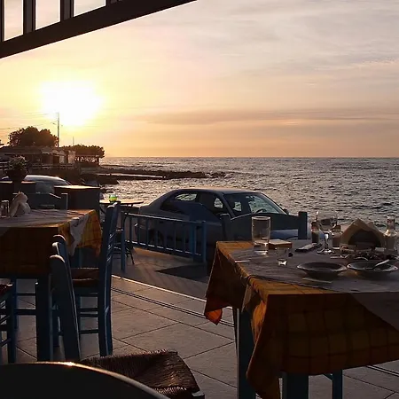 Socrates Apartmens & Restaurant